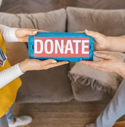 Viral stories of people helping strangers pay for groceries are inspiring other acts of kindness