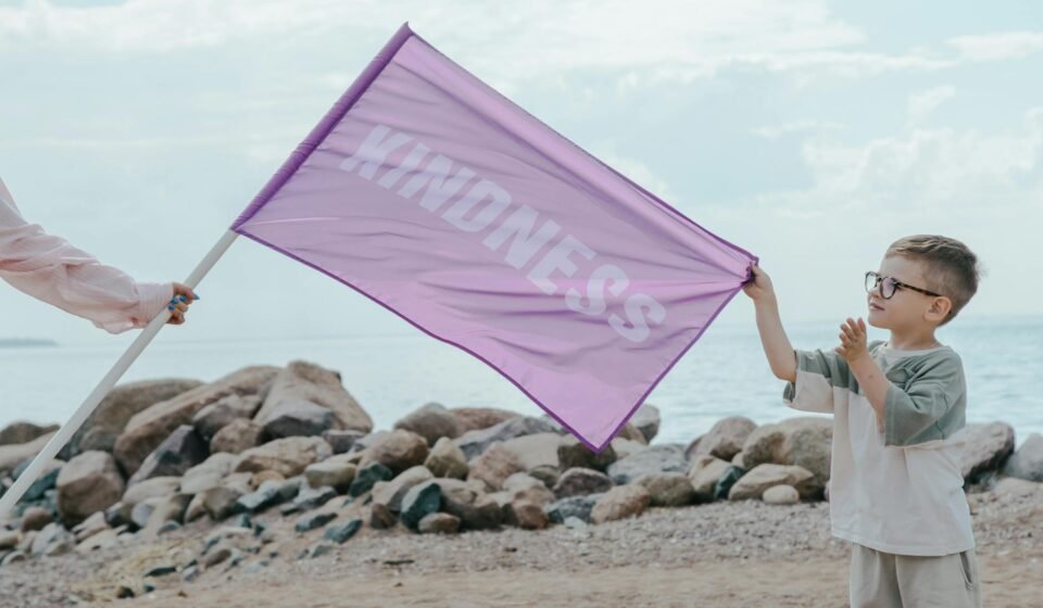 Woman shares story of hope through random acts of kindness